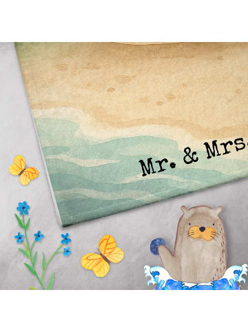 Mr. & Mrs. Panda Gästehandtuch Robbe Liegen Design ohne Spruch in Weiß