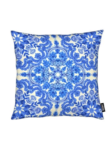 Juniqe Kissen "Blue & White Folk Art Pattern" in Blau & Weiß