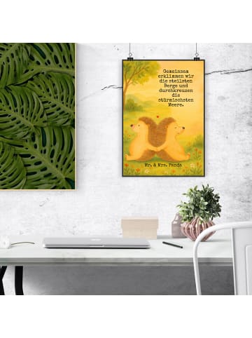 Mr. & Mrs. Panda Bild Igel händchenhaltend Design mit Spruch in Weiß