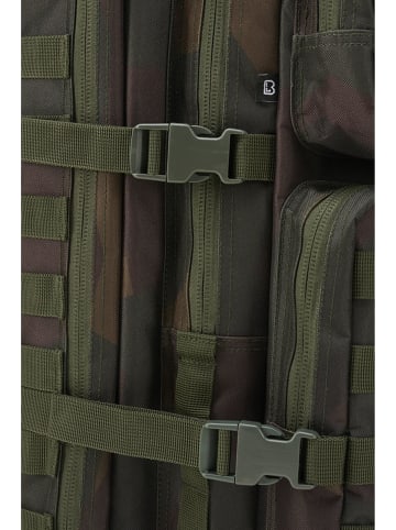 Brandit Brandit in dark woodland