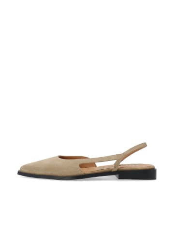Bianco Slingbacks in Sand1