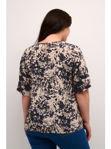 KAFFE curve Kurzarm-Bluse KCkamina in Sand/black Abstract Print