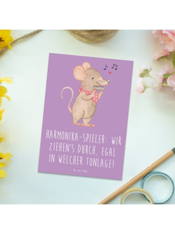 Mr. & Mrs. Panda Postkarte Harmonika Spieler mit Spruch in Lavendeltraum