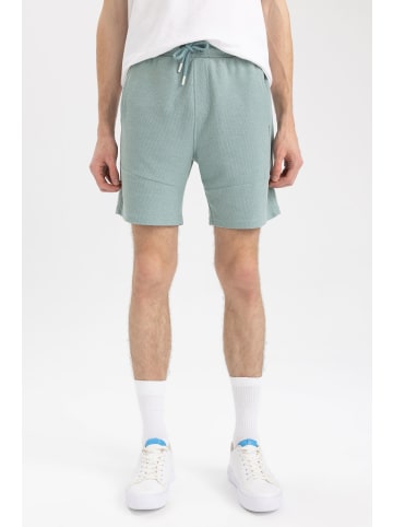 DeFacto Shorts in Hellgrün