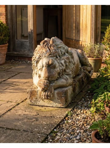 Beliani Gartenfigur LARI in Beige/Weiß - (W) 23 x (H) 38 x (L) 64 cm