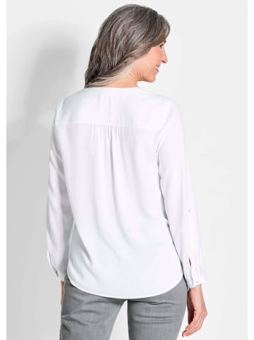 GOLDNER Kurzgröße:  Elegante Viskosebluse mit V-Ausschnitt in weiß
