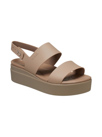 Crocs Sandalen mit Riemchen „Brooklyn“ mit niedrigem Keilabsatz Braun