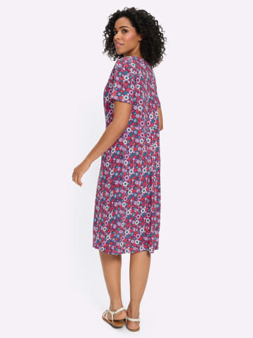 Sieh an! Kleid in magenta-topas-bedruckt