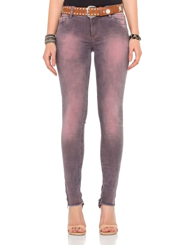 Cipo & Baxx Jeans inklusive Gürtel in Darkpink-Taba