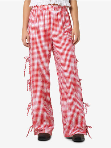 Noisy may Hose in Tomato