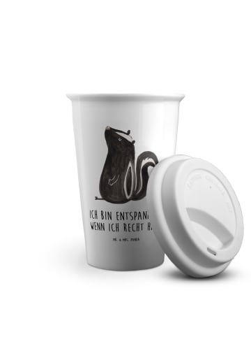 Mr. & Mrs. Panda Keramikbecher Stinktier Sitzen mit Spruch in Weiß