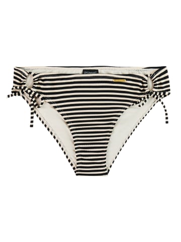 Protest " MIXCabelas in Kitoffwhite