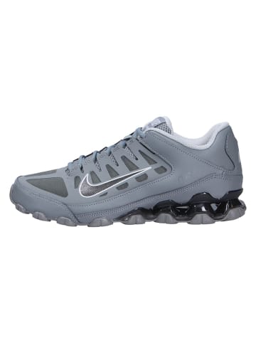 Nike Sneaker REAX 8 TR in grau