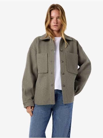 Noisy may Shacket in Laurel Wreath1