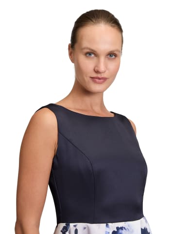 Vera Mont Cocktailkleid mit ausgestelltem Rock in Patch Dark Blue/Dark Blue