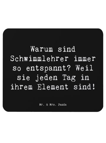 Mr. & Mrs. Panda Mauspad Spruch Entspannte Schwimmlehrer mit Spruch in Schwarz