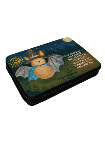 Mr. & Mrs. Panda Stifteetui Fledermaus Zauberer Design mit Spruch in Weiß