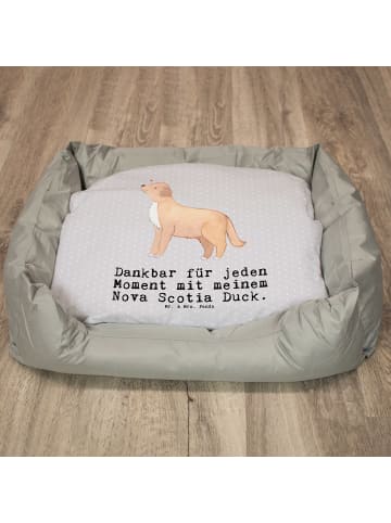 Mr. & Mrs. Panda Hundebett Nova Scotia Duck Moment mit Spruch in Grau Pastell