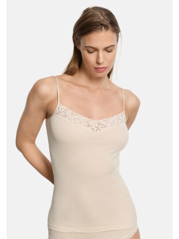 Hanro Spaghetti Top Moments in Summer sand