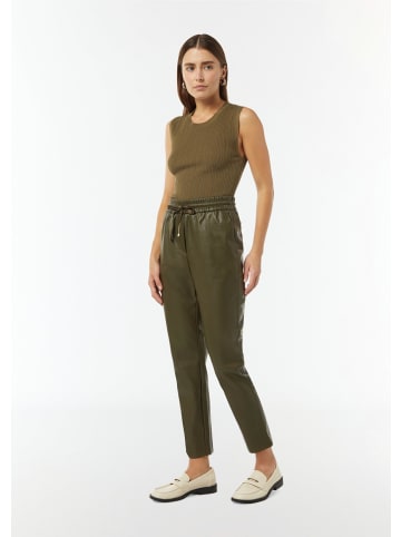 comma CI Hose lang in Olive