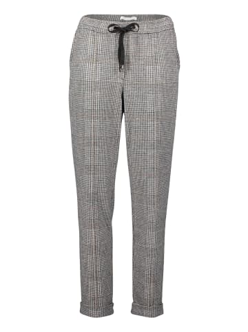 BETTY & CO Karo-Hose mit Bindegürtel in Black/Camel