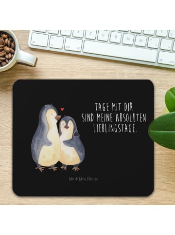 Mr. & Mrs. Panda Mauspad Pinguin umarmen mit Spruch in Schwarz