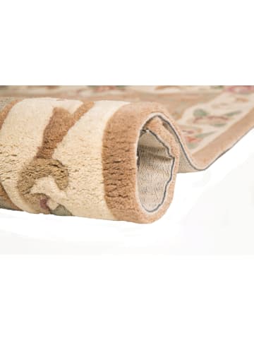 KADIMA DESIGN Traditioneller Wollteppich mit handgeschnitzten Details in Braun-Beige