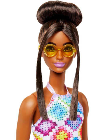 Barbie Fashionistas Puppe mit glamourösem Dutt Neckholder-Midikleid Sonnenbrille
