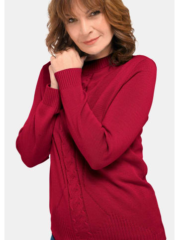 GOLDNER Kurzgröße:  Stehkragenpullover im Zopfstrick in bordeaux