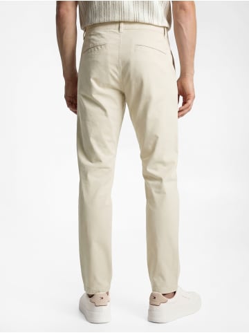 Nils Sundström Hose in sand - 0001