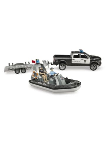 bruder Spielzeugfahrzeug RAM 2500 Polizei Pickup mit Anhänger, Boot und 2 Figuren
