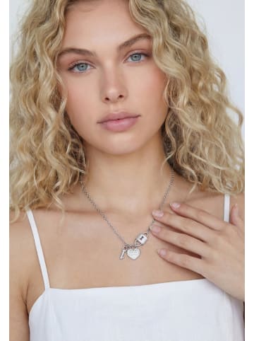 gaya Women Necklace in Silver