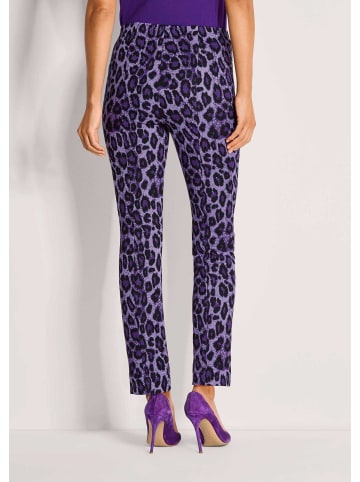 MADELEINE Gerade Jersey-Leggings mit Animal-Print in purple / schwarz
