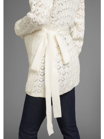 neun 9 monate Umstandsstrickjacke in naturweiß