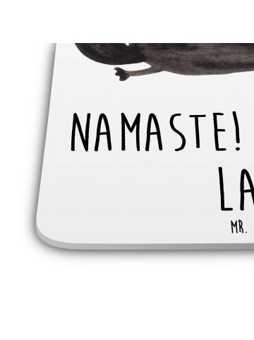Mr. & Mrs. Panda Bierdeckel Stinktier Yoga mit Spruch in Weiß