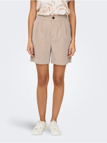 ONLY Shorts in Safari
