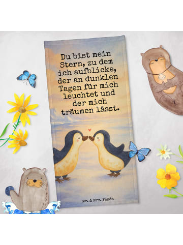 Mr. & Mrs. Panda Badehandtuch Pinguin Liebe Design mit Spruch in Grau Pastell