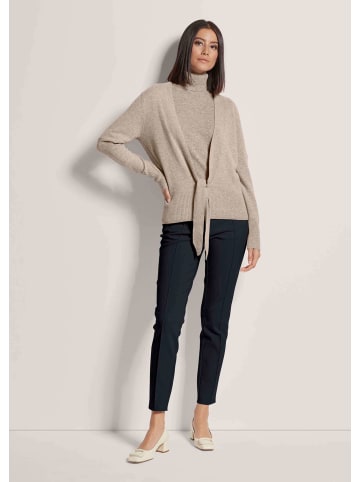 MADELEINE Kaschmir-Strickjacke mit tiefem V-Ausschnitt und Bindeband in berber / melange