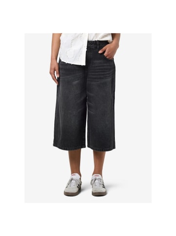 Noisy may Capri in Black Denim