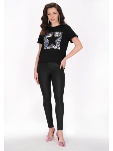 faina Women T-Shirt in black
