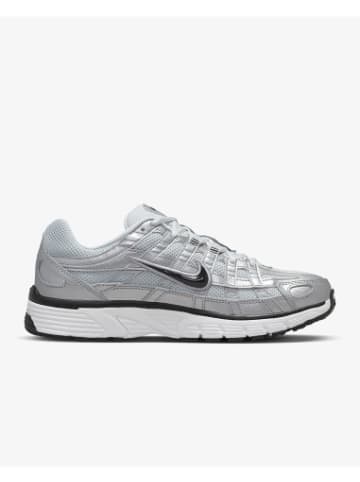 Nike Sneackers P-6000 in Blanco/Plata Metalizado/Platino Puro/Negro-101