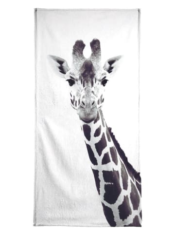 Juniqe Handtuch "Giraffe" in Grau & Schwarz