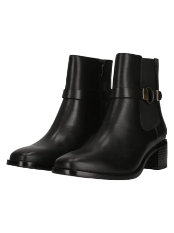 Clarks Ankle Boots Wreen Buckle in 1216 Black Leather