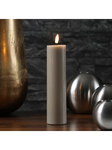Deluxe Homeart LED Kerze Mia Echtwachs flackernd H: 20cm D: 5cm in sandfarben