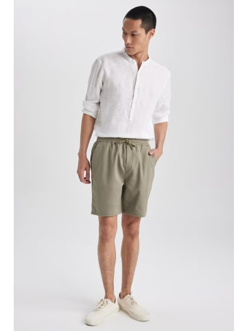 DeFacto Shorts SLIM FIT in Khaki