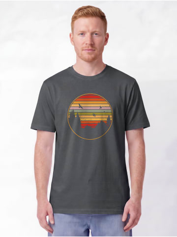 wat? Apparel T-Shirt Sunset Berge & Tannen in Grau