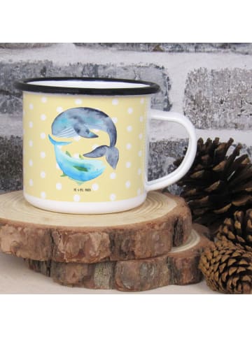 Mr. & Mrs. Panda XL Emaille Tasse Walfisch Thunfisch ohne Spruch in Gelb Pastell