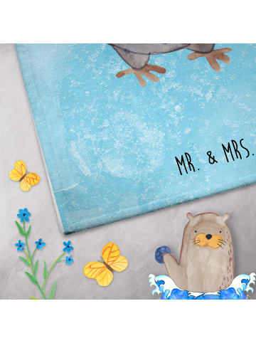 Mr. & Mrs. Panda Handtuch Pinguin Bier ohne Spruch in Eisblau