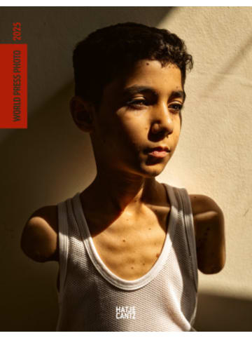 Hatje Cantz Verlag Buch - World Press Photo Yearbook 2025, deutschsprachige Ausgabe