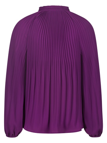 Zero  Plissee Bluse mit V-Ausschnitt in Deep Plum